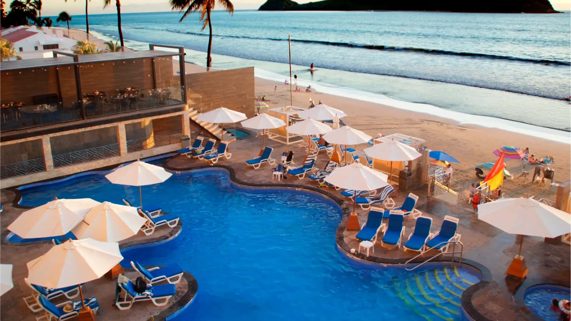 Vive Mazatlán a tu manera.